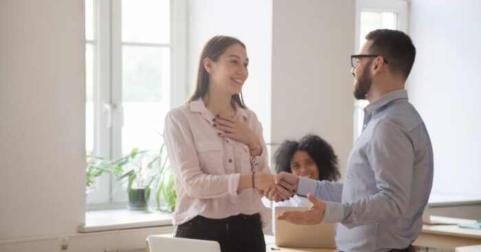 褒め上手な男性はモテる！女性が喜ぶ褒め方のポイント5つを解説