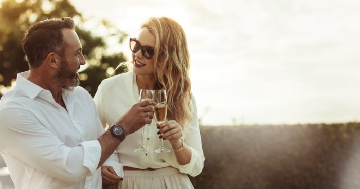 さりげないボディタッチの方法とは？男性がときめくシチュエーションを独自調査