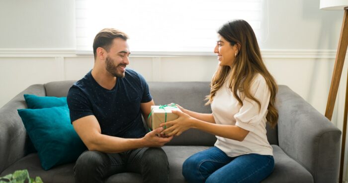 30代男性の誕生日プレゼントおすすめ10選！選び方や関係性別の予算も紹介