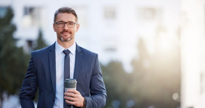 大人の男性の特徴7選！幼稚な男性やおじさんとの違いも解説