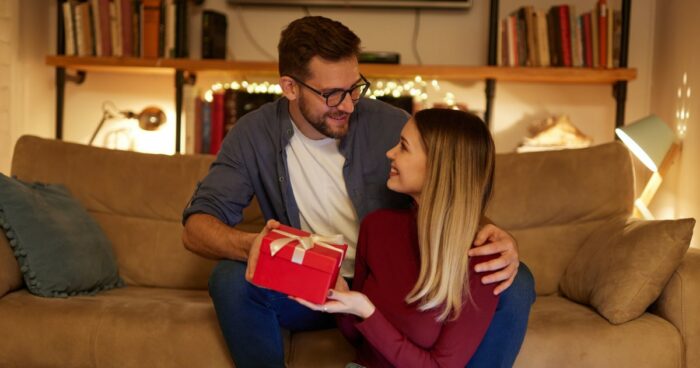 20代女性に贈りたい誕生日プレゼント15選！予算や選び方も解説