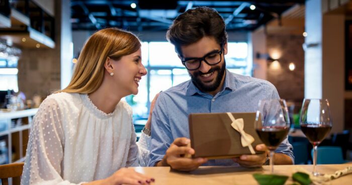 お酒好きな男性が喜ぶプレゼント20選！選び方についても解説